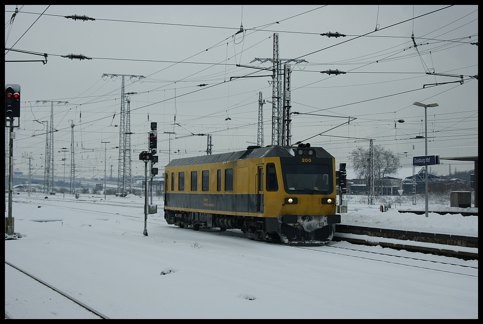 Der Sperry Messzug bei der Durchfahrt am 19.12.2010 durch Duisburg Hbf