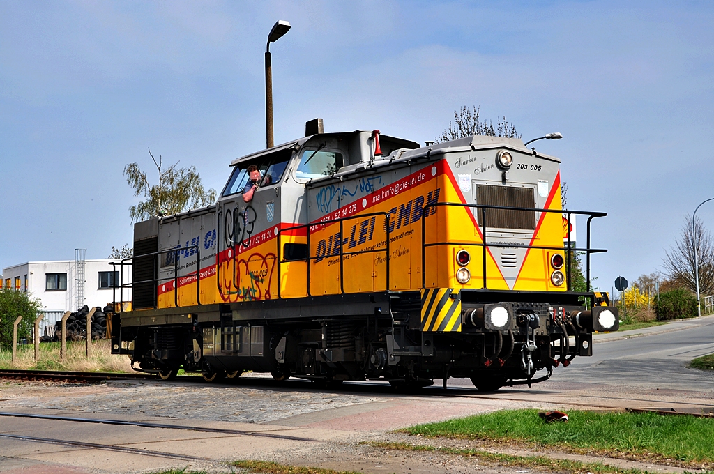 der  Starke Anton  203 005 verlt das Werk Stendal am 20.04.2010
