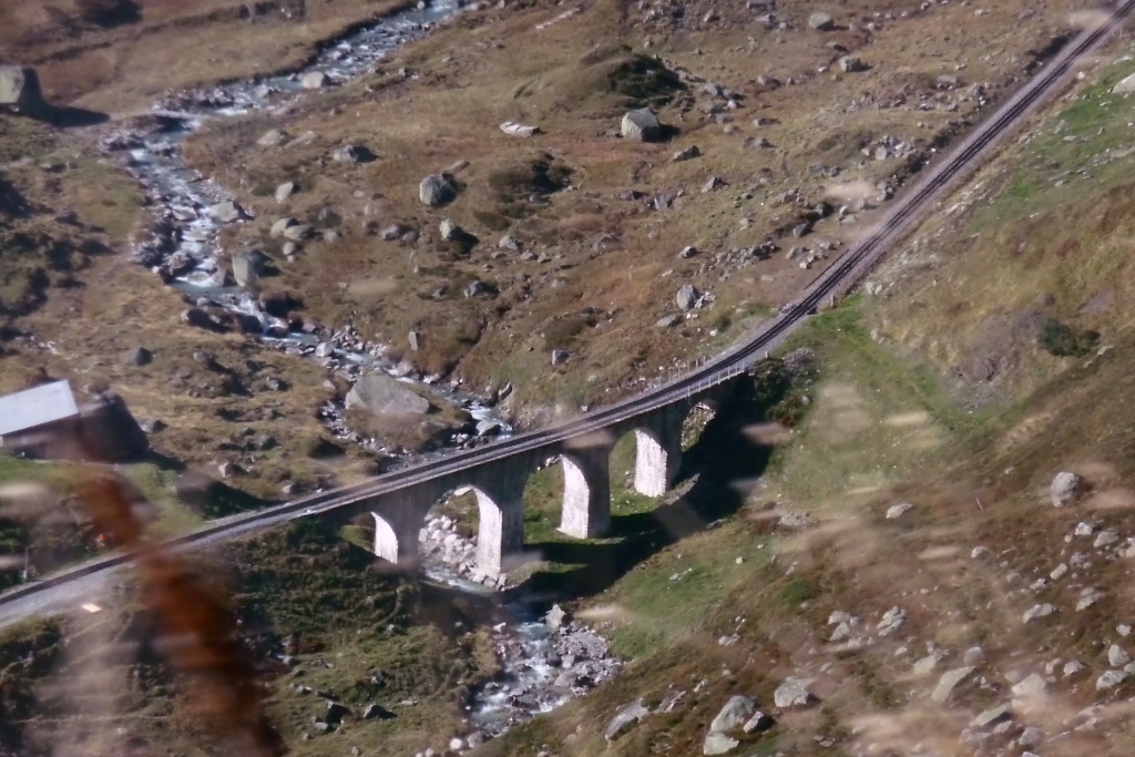 Der Steinstafelviadukt der Furka-Bergbahn am 2.10.2011