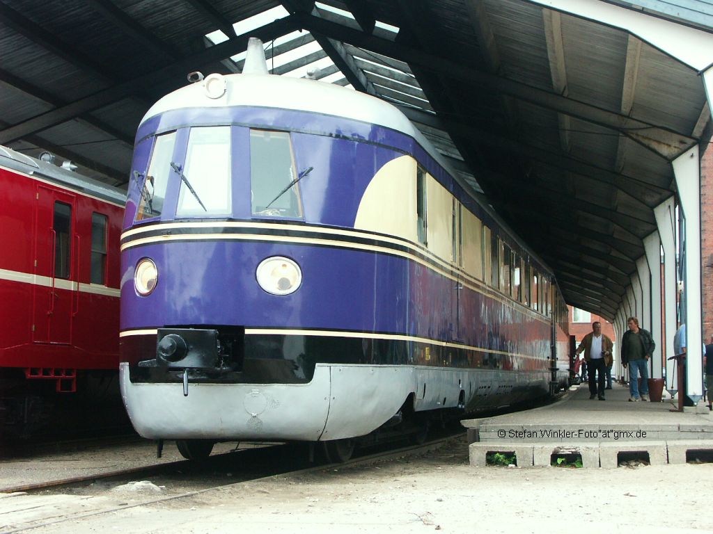 Der SVT 137.225 machte im August 2010 einen Ausflug auf die Insel Fyn in Dnemark. Er zeigte sich im Eisenbahnmuseum Odense und rangierte dort sogar mit eigener Kraft. Privatgleise machen manches mglich...
