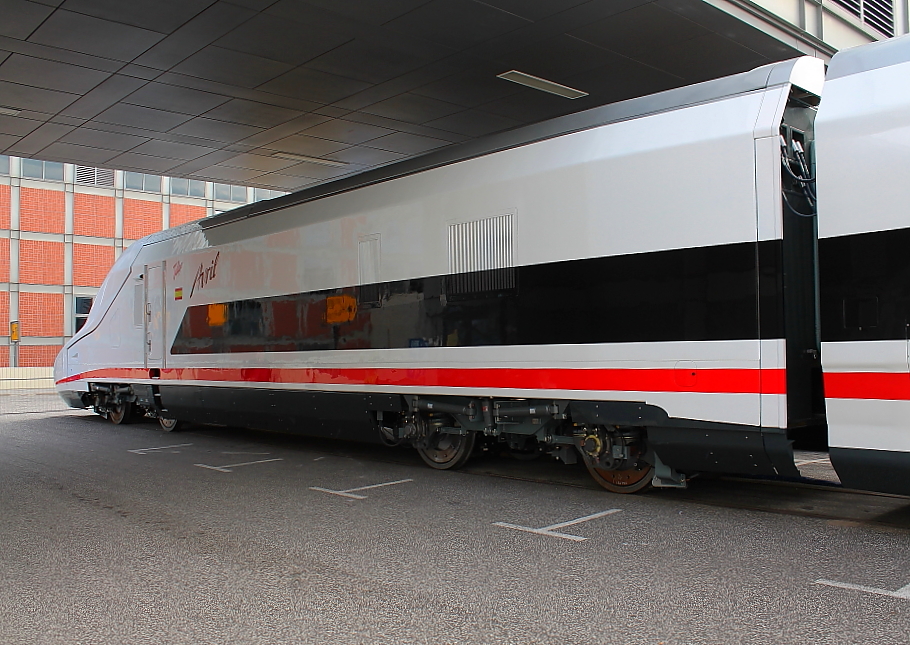 Der Talgo Avril, der Prototyp des spanischen Hochgeschwindigkeitszuges mit 380km/h aus Spanien auf der der InnoTrans 2012 am 23.09.2012 in Berlin.

