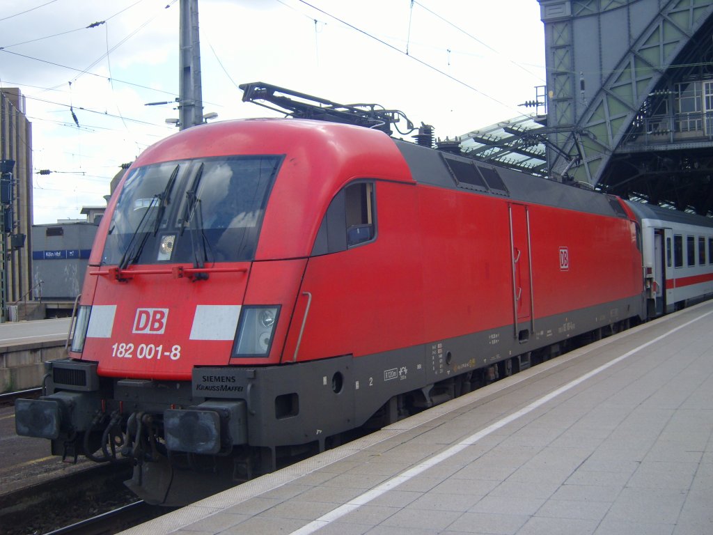 Der Taurus 001 war am 25.08.2010 in Kln Hbf.