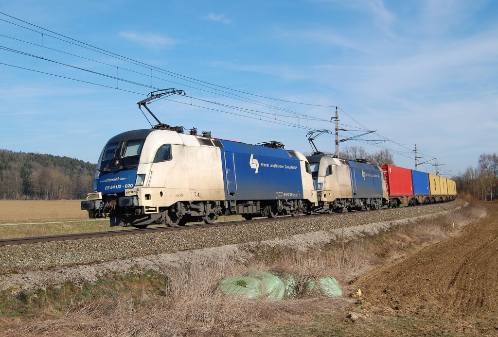 Der TEC 61451 bespannt mit dem WLB-Tandem
ES 64 U2-020 und ES 64 U2-027 hat auf dem
Weg von Enns nach Kalsdorf am 26.03.2010
Wartberg/Kr. erreicht.