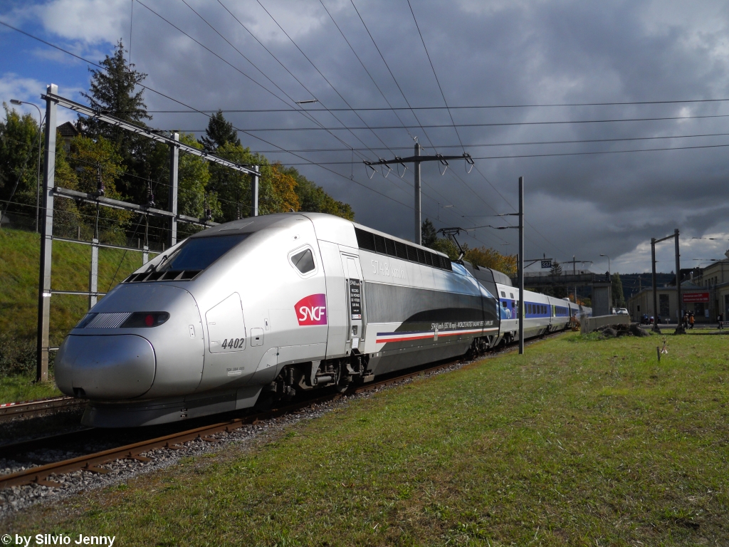 Der TGV-POS 4402 ''Record du Monde'' war am Jubilum des 150 jhrigen Bestehen der Eisenbahn im Jura ebenfalls anwesend, und stiess beim Publikum auf reges Interesse, da nur max. 5 Personen auf den Fhrerstand konnten, bildete sich beim anderen Triebkopf eine lange Schlange mit begeisterten TGV-Fans.