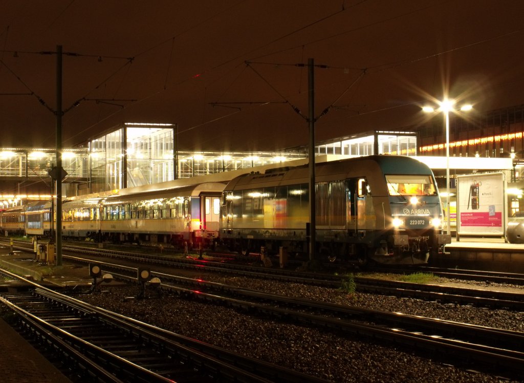 Der Titel dieses Bildes knnte lauten. Lieber Gott Danke fr die Langzeitbelichtung. Zu sehen ist der 223 072 Der ALEX. ( 11.12.2009, Regensburg Hbf)
