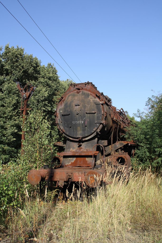 Der Torso von 50 3557 am 16.09.2012 im Bw Falkenberg Oberer Bahnhof. Das Gelnde dient nur zur Aufbewahrung von Fahrzeugen und ist nur an wenigen Tagen im Jahr zugnglich. 

