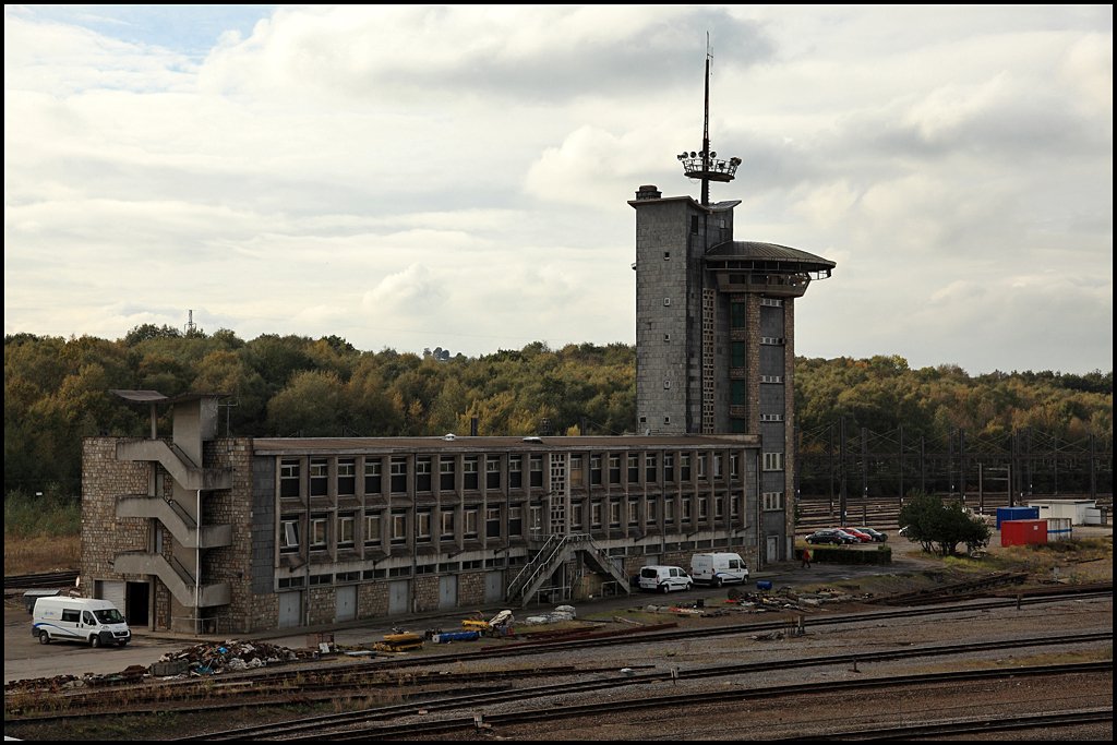 Der Tower von Montzen... Das Stellwerk vom Rangierbahnhof Montzen erinnert an einen Flughafentower.