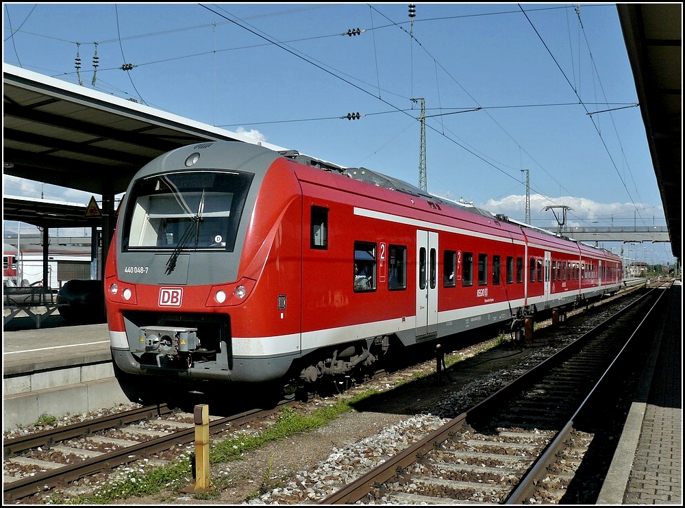 Der Triebzug 440 048-7 aufgenommen am 11.09.2010 in Plattling. (Hans)
