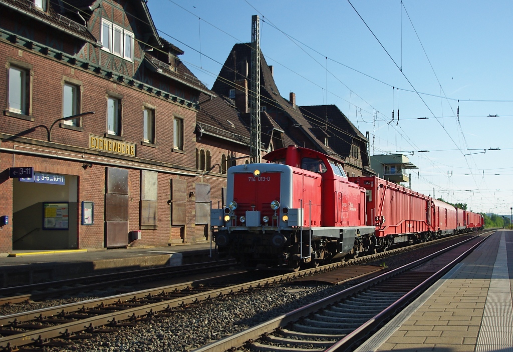 Der Tunnelhilfszug der DB Notfalltechnik mit 714 013-0 fhrend auf seiner Durchreise in Richtung Sden. Aufgenommen am 26.04.2011 in Eichenberg.