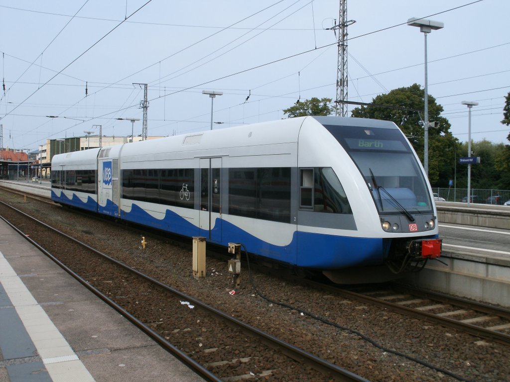 Der UBB-Triebwagen 646 111 fuhr,am 03.September 2011,nach der Ankunft aus Barth in Stralsund in die Abstellanlage.