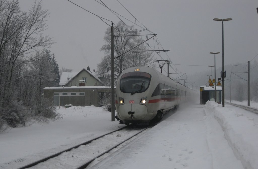 Der Unglcks-ICE vom 29.12.10 durchfuhr am 02.01.11 als ICE 1208 nach Berlin ber Halle(S), Stockheim(Oberfr) Richtung Saalfeld(S). Gru zurck an den Tf.