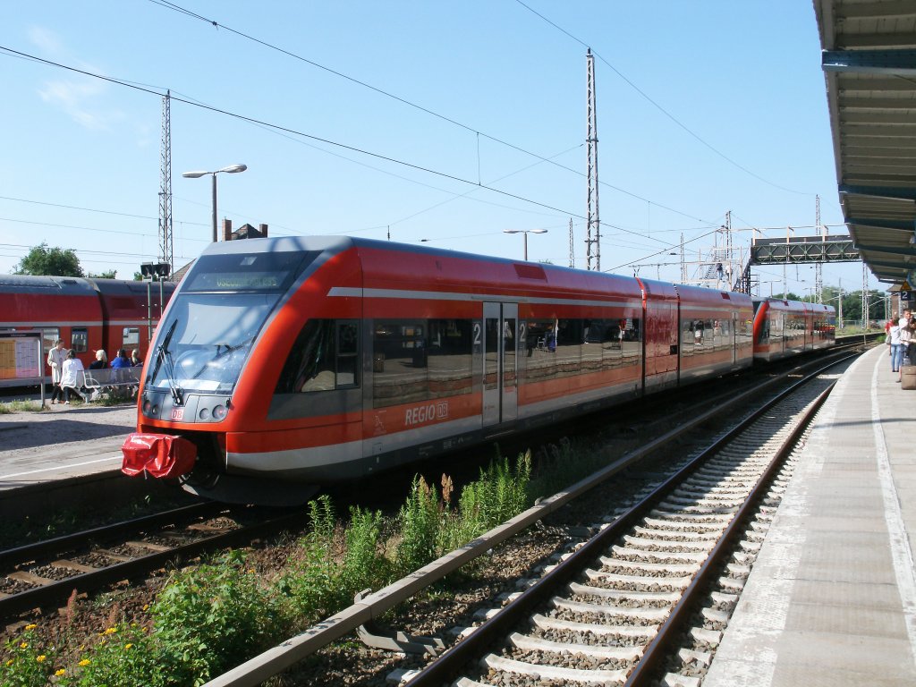 Der Usedom-Express fuhr,auf Grund von Bauarbeiten im Bereich Berlin Karow,nicht wie sonst von Berlin Zoologischer Garten los.Erst ab Bernau fuhren,am 12.Juni 2011,der 646 020 und 646 027 nach Swinoujscie Centrum.