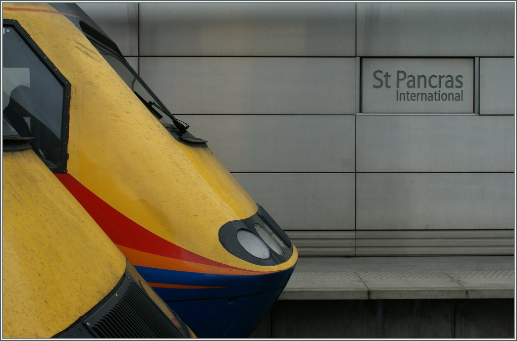 Der verspielte, trmchenverzierte Londoner Bahnhof St Pancras zeigt sich auch nchtern, farblos und geradlinig.
18. Mai 2011