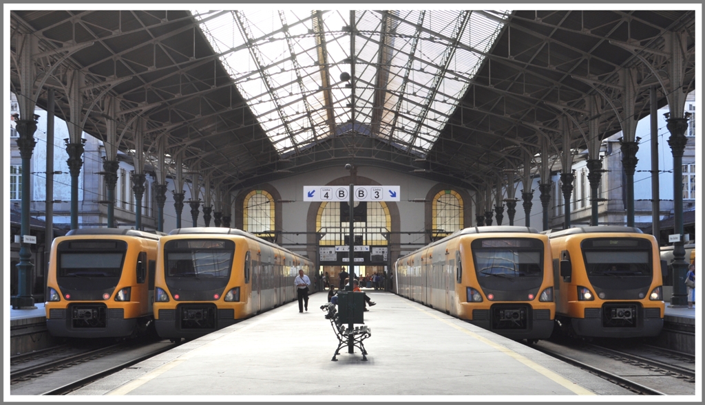 Der Vorortsverkehr von Porto wird fast ausschliesslich durch Triebz�ge der BR3400 durchgef�hrt. Hier stehen gleich 4 Exemplare im Bahnhof Porto S�o Bento. (14.05.2011)
