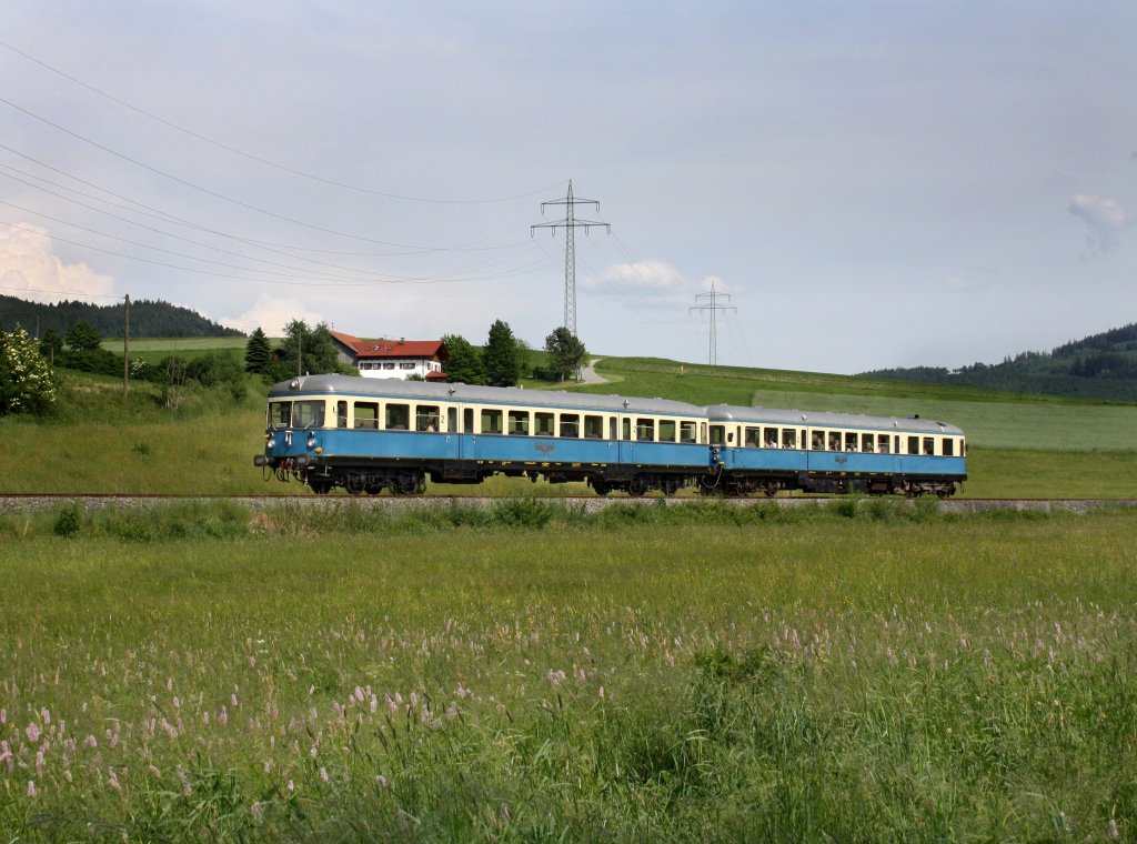 Der VT 07 am 04.06.2011 unterwegs bei Ruhmannsfelden.