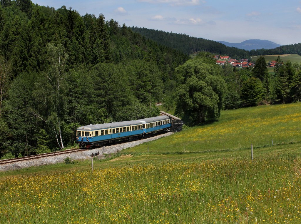 Der VT 07 bei einer Fotofahrt am 26.05.2012 unterwegs bei Osterbr�nnl.