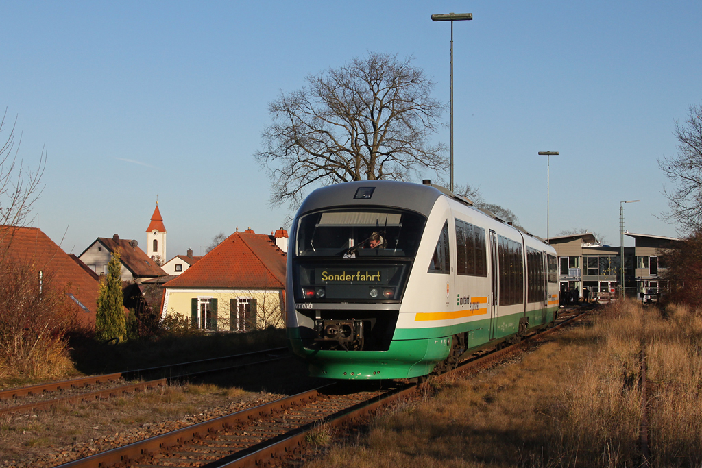 Der VT 08 der Vogtlandbahn pendelte am 27.11.2011 als Sonderzug auf der Strecke Amberg – Schnaittenbach. Das Bild zeigt den Zug im Endbahnhof Schnaittenbach.