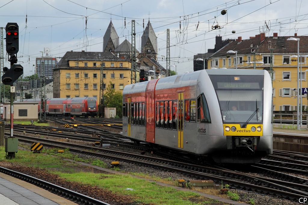 Der VT 101 von vectus bei der Einfahrt in Koblenz Hbf. (27.8.2010)