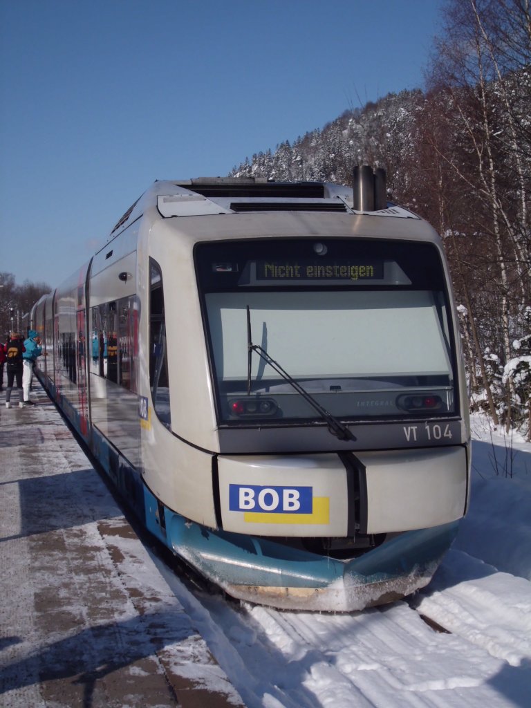 Der VT 104 der BOB ist am 10.02.2013 im Bahnhof Bayrischzell abgestellt.