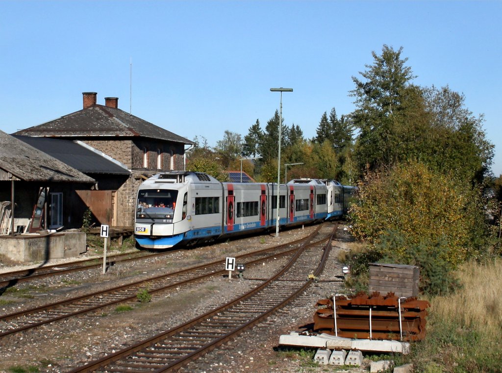Der VT 110 als Sonderzug nach Amberg am 15.10.2011 bei der Einfahrt in Hirschau.