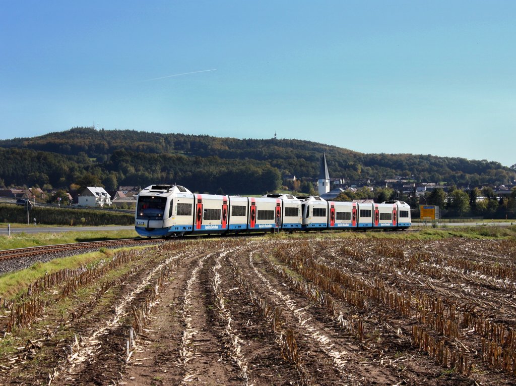 Der VT 113 und der VT 110 mit einem Sonderzug nach Schnaittenbach am 15.10.2011 unterwegs bei Amberg. 