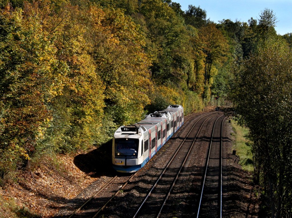 Der VT 113 und der VT 110 als Sonderzug  nach Schnaittenbach am 15.10.2011 bei der Ausfahrt aus Amberg.