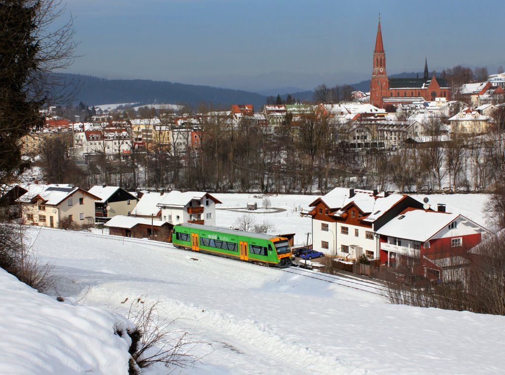 Der VT 21 als RB nach Grafenau am 11.02.2013 unterwegs bei Zwiesel.