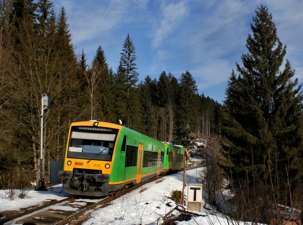 Der VT 24 und der VT 28 als RB nach Plattling am 01.01.2013 unterwegs bei Bhmisch Eisenstein.