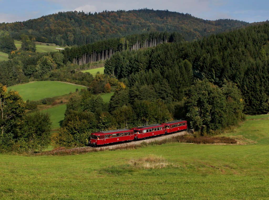 Der VT 98 der PEF am 03.10.2012 unterwegs bei Werenain.