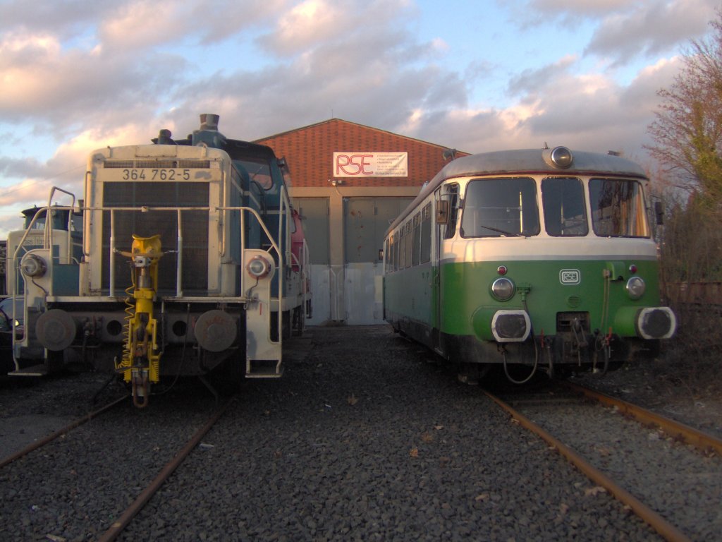 Der VT23 und die groe Rangierdiesellok in Beuel bei der RSE.