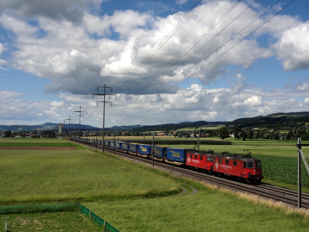 Der Walti-Zug mit zwei Re 430 bei Kiesen am 19.06.2011