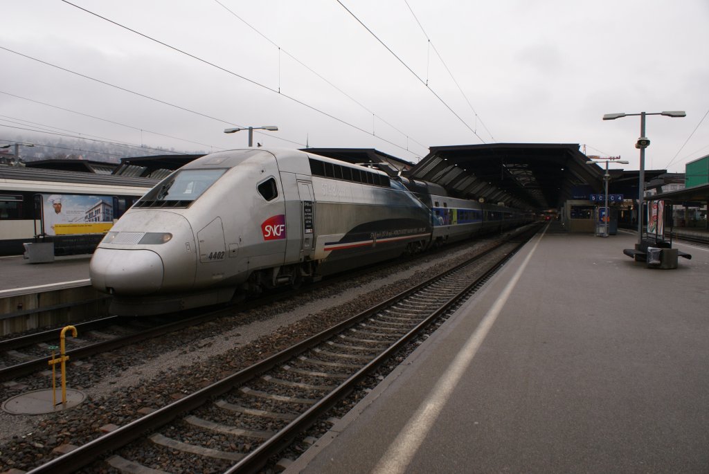 Der Weltrekord-TGV POS 4402 steht am 1.1.10 in Zrich HB.