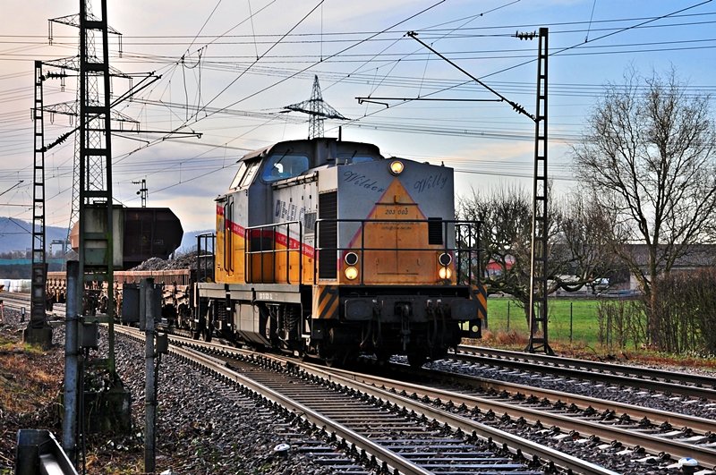 der  Wilde Willi  203 003 rumt den Abzwg. Brunnenstck vor Karlsruhe
fr die zu erwartene 50er der UEF am 04.12.09