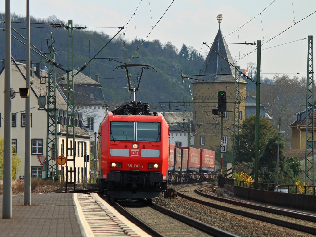 Der Winnerzug wird am 03.04.2012 von 185 130-2 auf der rechten Rheinstrecke durch Linz Richtung Norden gezogen.