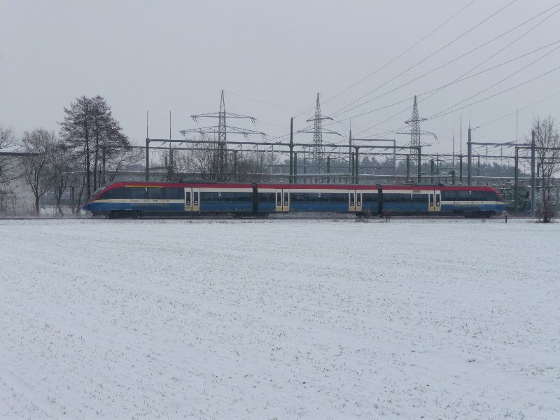 Der Winter kehrte nochmal zurck. Der 29062 am Gronauer Umspannungswerk fhrt weiter nach Dortmund.