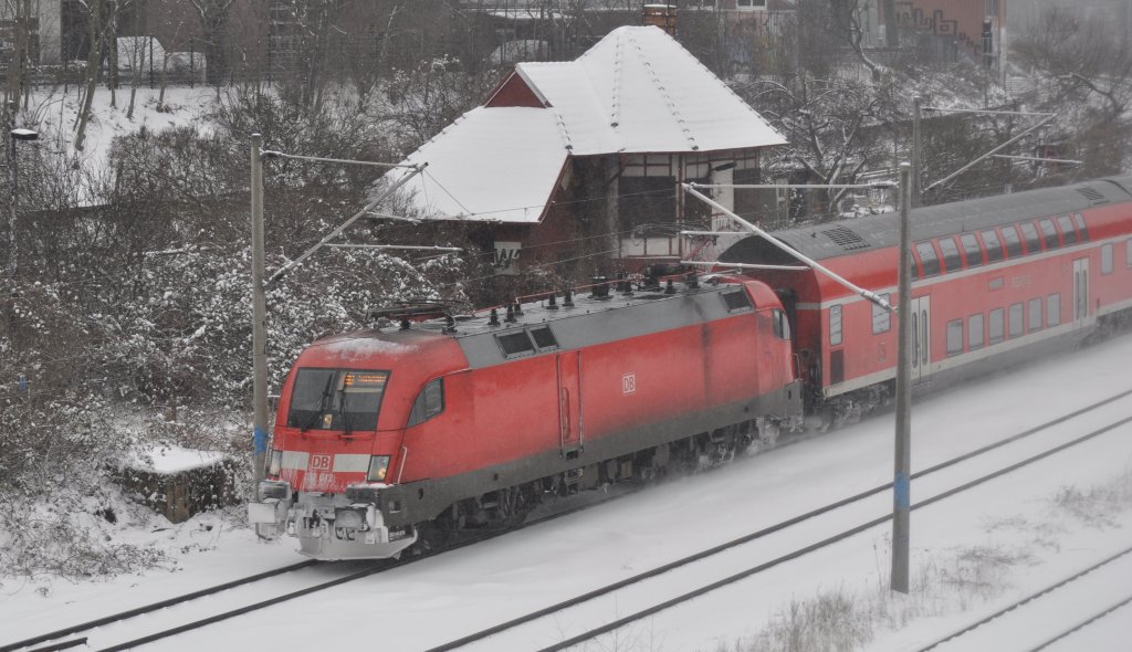 der Winter ist zurck in Berlin am 10.03.2013. Die RE 1 wurde umgeleitet.18113 durchfhrt den Berliner Innenring Hhe Frankfurter Allee W3