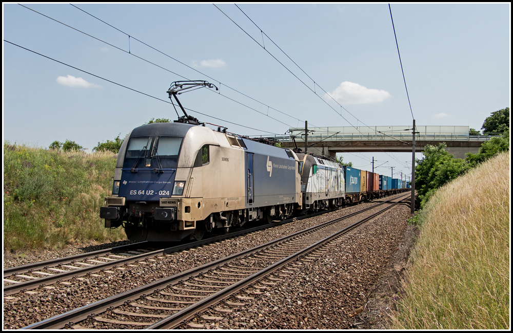 Der wohl bekannteste Sdbahn-Containerzug ist der TEC 43623, welcher von Bratislava ber Ebenfurth und den Semmering nach Spielfeld fhrt.
Am 22. Juni 2013 fuhr dieser Zug mit ES64U2 024, untersttz von der GySEV/ROeEE 470 503  Liszt . Aufgenommen wurde die Fuhre kurz nach Gramatneusiedl.