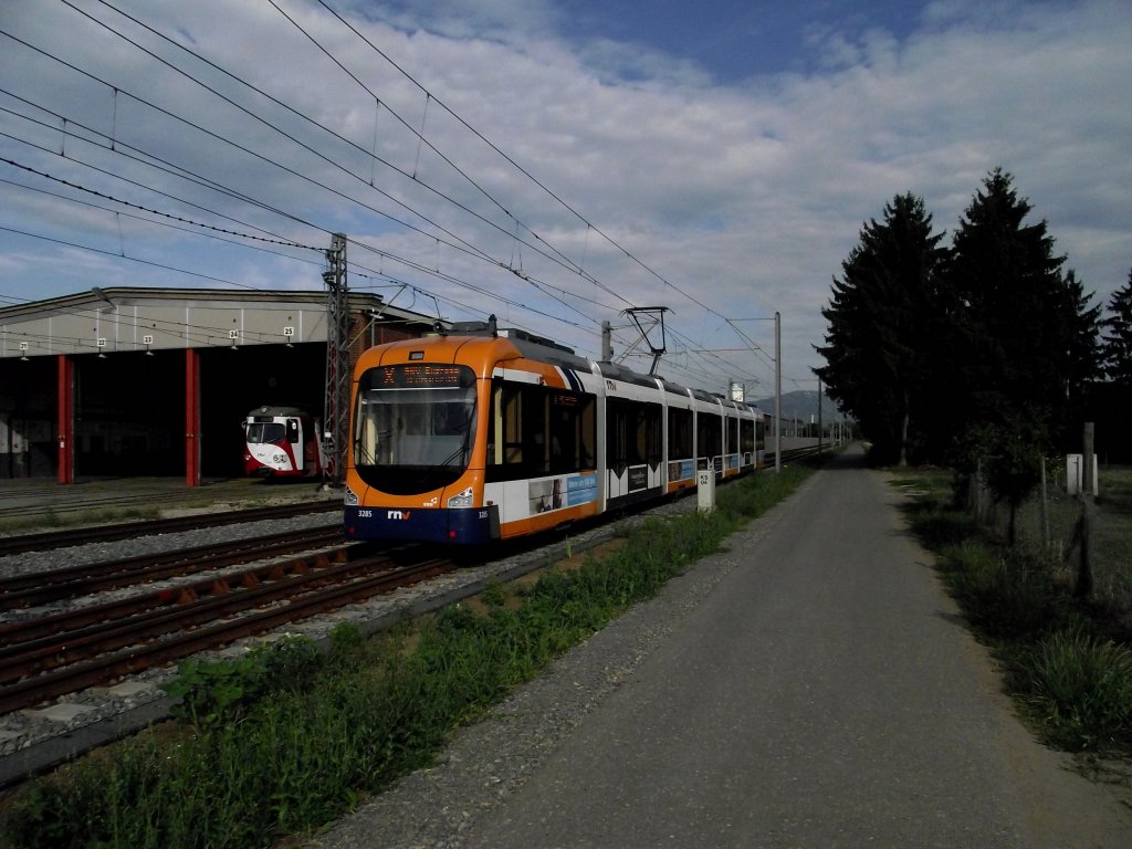 Der X RNV Express am 03.07.11 in Edingen RNV Variobahn (RNV8) aus Heidelberg 
