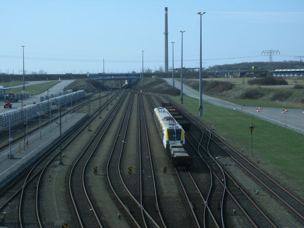 Der X52 9086 stand,am 18.April 2013,vor der berfahrt,mit der Schwedenfhre,noch in Mukran.Aufgenommen von der Fussgngerbrcke aus.