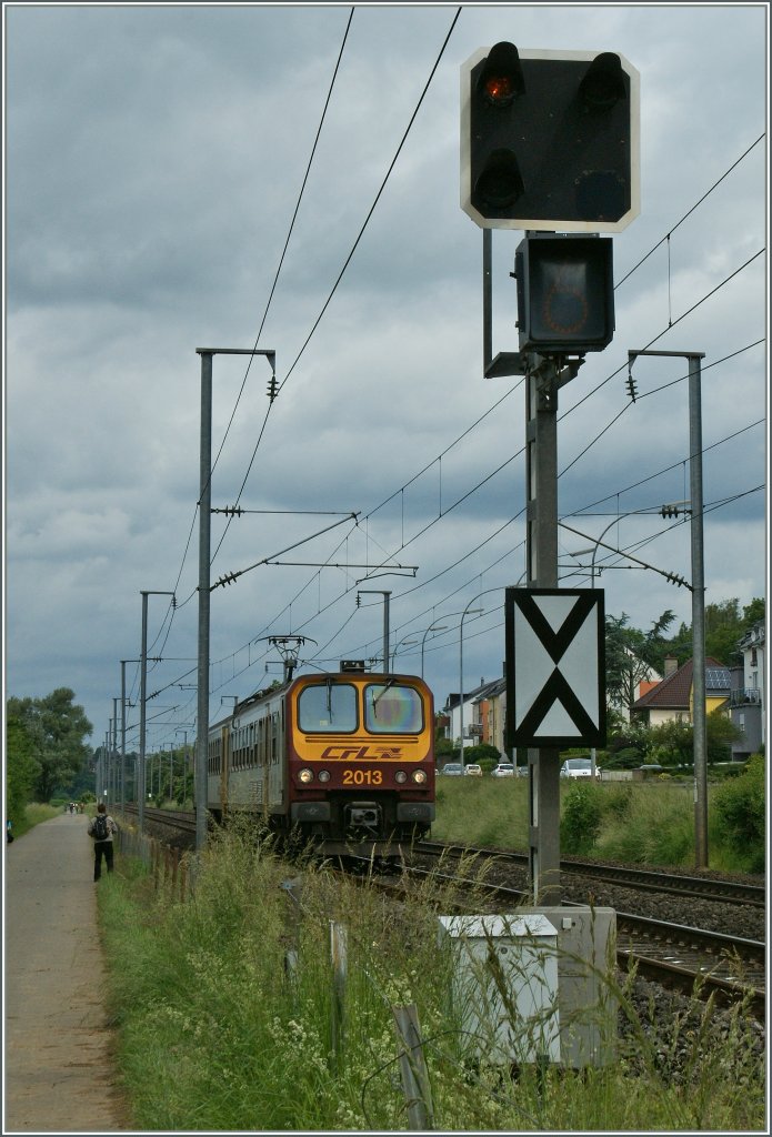 Der  Z2  2013 auf der Fahrt nach Luxembourg beim Einfahrvorsignal von Mersch. 
15. Juni 2013