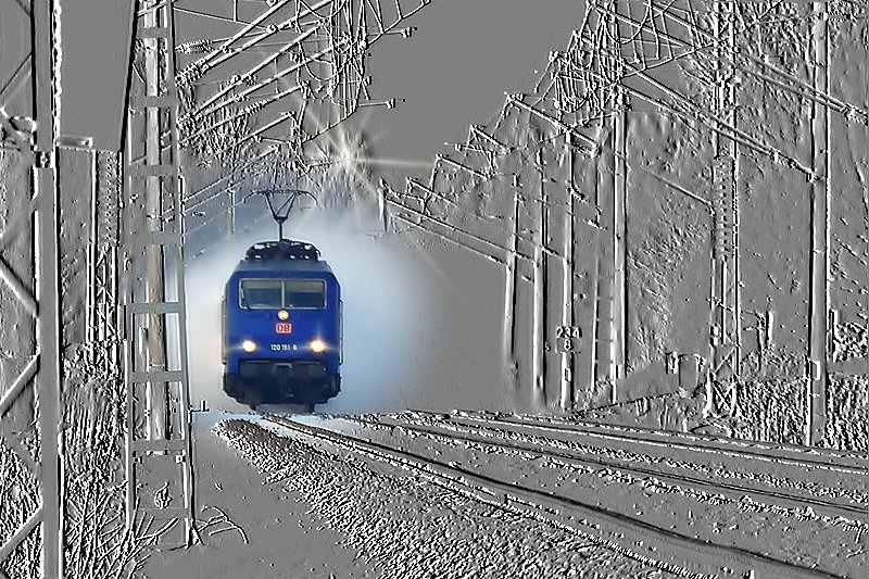 der ZDF-Express (120 151)  kommt durch den eisigen Norden aus Stralsund am 20.12.09,  bringt sie auch den Klner-IC mit in ihrer Schneewolke 