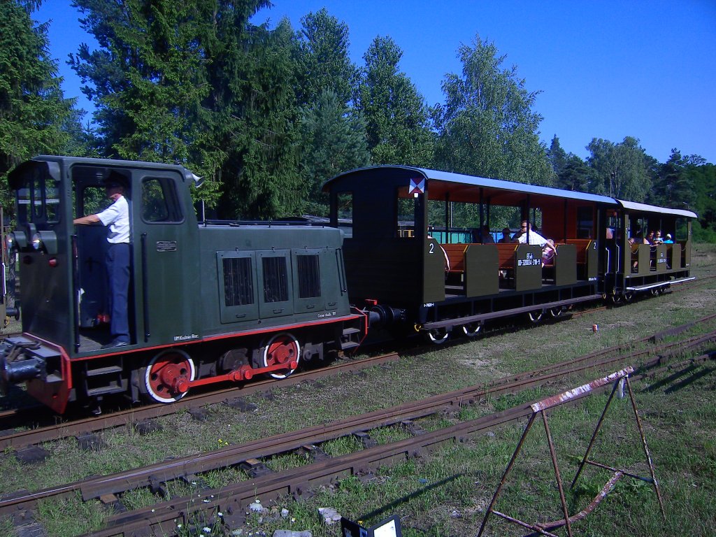Der Zug ist in Rauden (Rudy) zusammengestellt und verlsst die Station Richtung Paprotsch (Paproc)