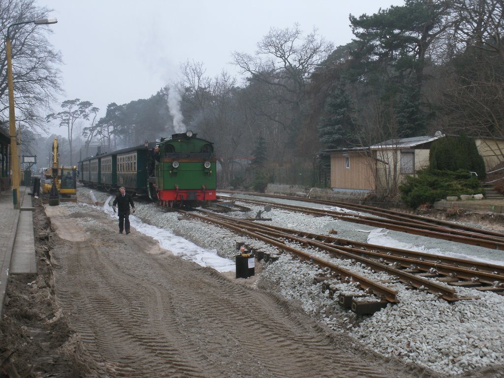 Der Zugfhrer hat die Mh53,am 17.Mrz 2012,in Ghren vom Zug gekuppelt,nun konnte die Lok an das andere Zugende umsetzen
