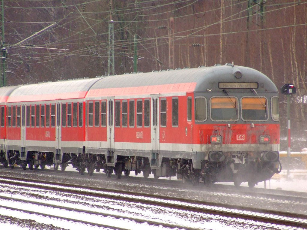 Der Zugschluss mit n-Wagen an einem Ersatz-RE auf der Relation (Hamm-) Dortmund - Dsseldorf am 10.01.2010 in Bochum-Ehrenfeld.