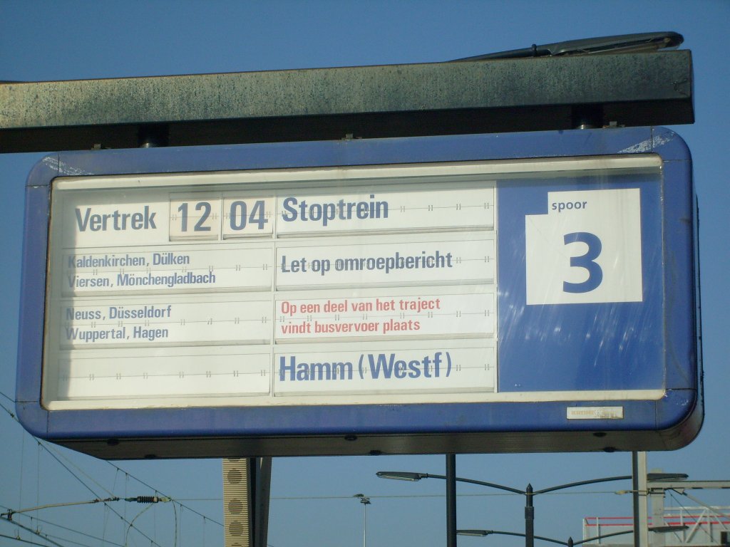 Der Zugzeilanzeiger in Venlo fr den RE13 nach Hamm (wegen Bauarbeiten nur bis Viersen) am 21.11. 