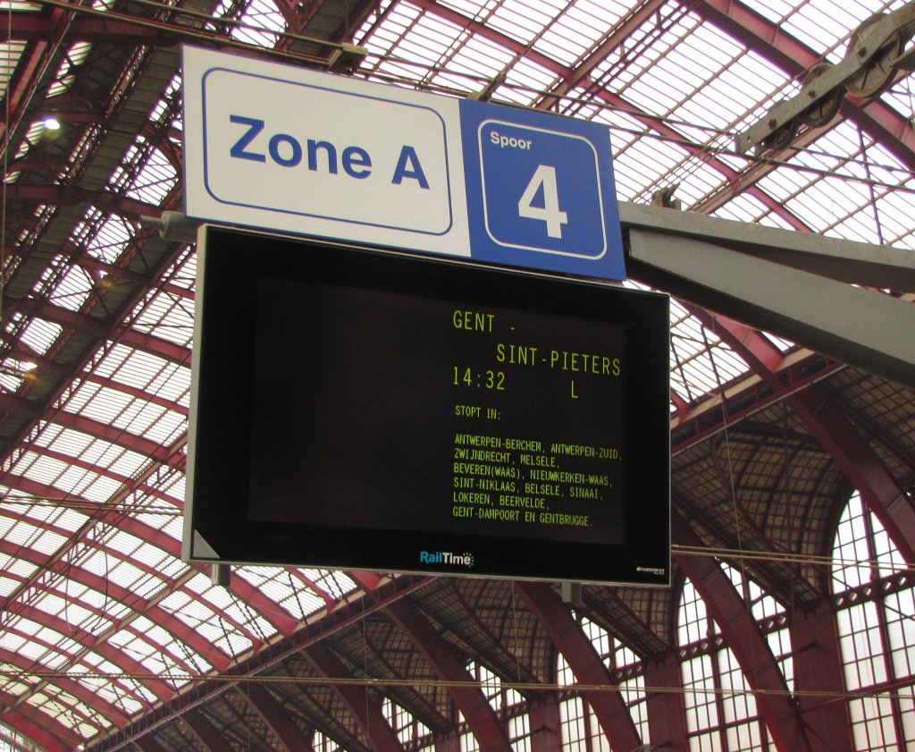 Der Zugzielanzeiger am Gleis 4 in Antwerpen Centraal; 23.11.2011