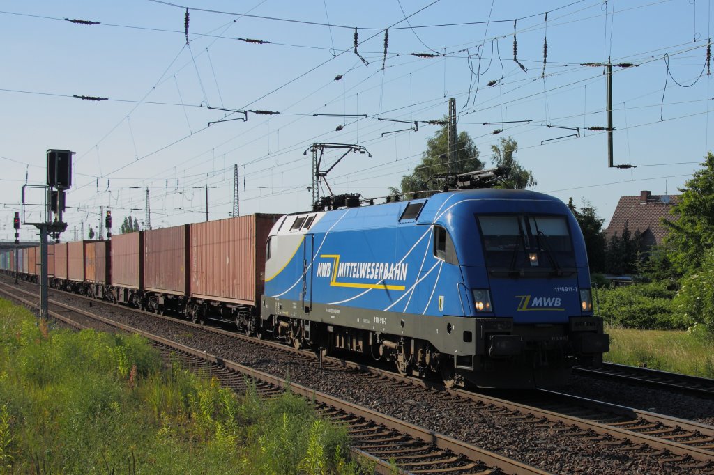 Der zweite Taurus am heutigen Tag (17.06.2010) ist 182 911-8 (1116 911-7) der Mittelweserbahn mit einem Containerzug. Der Zug passierte aus Richtung Magdeburg kommend den Bahnhof Schnebeck (Elbe). 