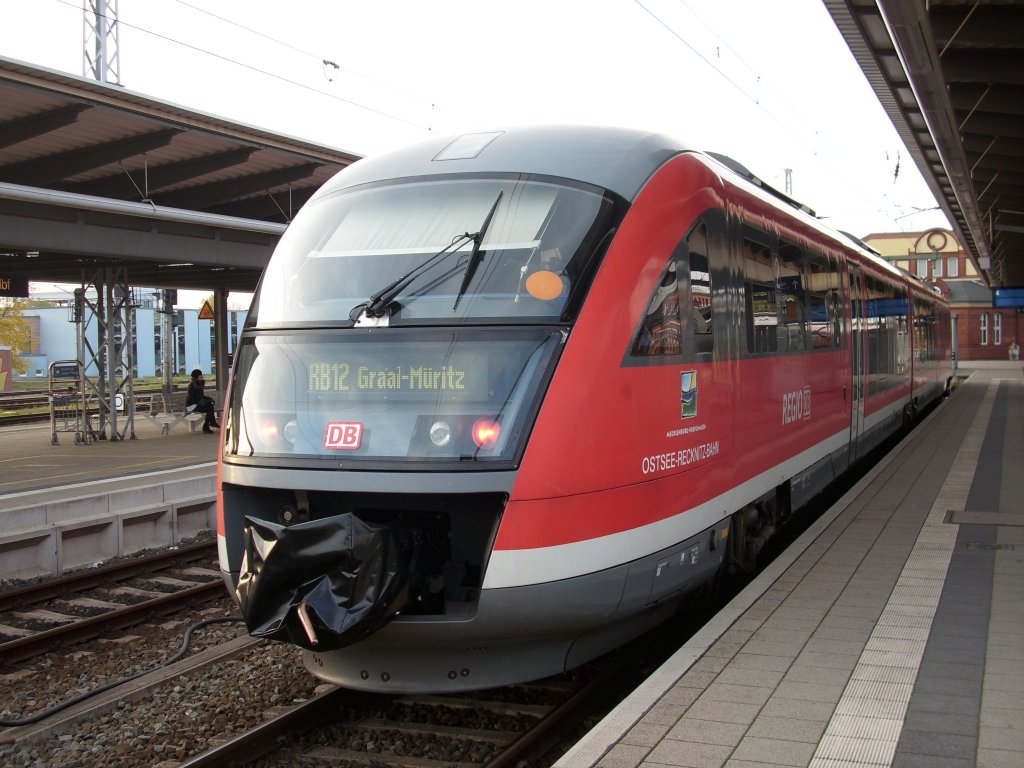 Desiro 642 183 fuhr am 31.Oktober 2009 von Rostock nach Graal M�ritz.Hier stand der Desiro noch in Rostock Hbf.