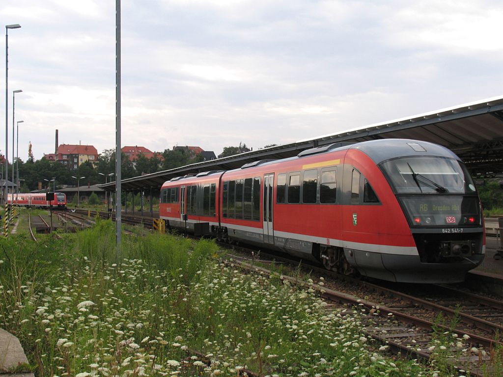 Desiro 642 541-7 / 642 041-8 mit Zug RB 17724 Zittau- Dresden Hbf auf Bahnhof Zittau am 12-7-2007.