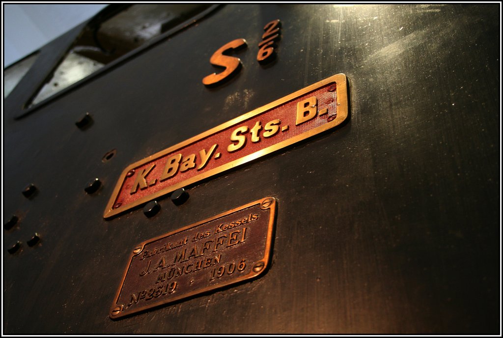 Detailansicht der Bayerischen S 2/6 der Kniglich Bayerischen Staatseisenbahnen mit der Betriebsnummer 3201 im DB Museum Nrnberg, 07.08.10